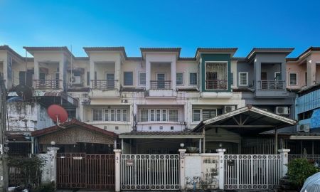 ขายทาวน์เฮาส์ - ขายทาวน์เฮ้าส์ 3 ชั้น หมู่บ้านนิสา เพชรเกษม 69 เนื้อที่ 16 ตาราง 3 ห้องนอน แขวงหนองแขม เขตหนองแขม กรุงเทพมหานคร