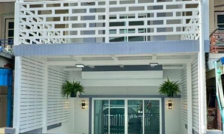 ขายทาวน์เฮาส์ - ขายทาวน์เฮ้าส์ 2 ชั้น หมู่บ้านจิตรณรงค์ การ์เด้นเฮ้าส์ แถมเฟอร์นิเจอร์ ซอยบางกร่าง 60 เนื้อที่ 16.5 ตารางวา 2 ห้องนอน ตำบลบางกร่าง อำเภอเมืองนนทบุรี