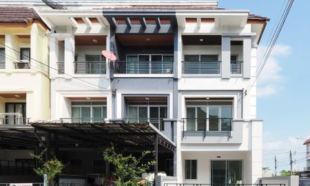 ขายทาวน์เฮาส์ - ขายราคาพิเศษ ทาวน์โฮม3ชั้น ม.บ้านกลางเมือง ขนาด21.1ตร.ว. 3นอน 3น้ำ บ้านสวยแปลงมุม ทำเลดีมาก ฟังชั่นดีเยี่ยม เฟอร์ครบ พื้นที่กว้าง [พระราม 9-รามคำแหง]