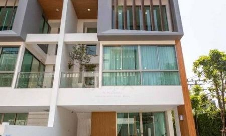 ขายทาวน์เฮาส์ - ขายโฮมออฟฟิศสไตล์ Modern 3 ชั้นครึ่ง ใจกลางสุขุมวิท โครงการควอลิเทีย สุขุมวิท 62 Qualitia Sukhumvit 62 ใกล้ BTS บางจาก 200 เมตร