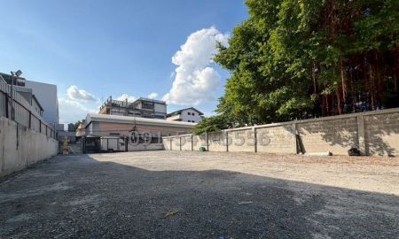 ขายที่ดิน - ขายที่ดินเปล่า 100 ตารางวา ริมถนน ซอยอ่อนนุช 69 มีรายได้ค่าเช่า ถมแล้ว ทำแนวเขตชัดเจน พร้อมประตูเหล็ก ใช้งานเป็นลานจอดรถ