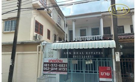 ขายทาวน์เฮาส์ - ขายด่วน : ทาวน์เฮ้าส์ หมู่บ้าน ปรางค์ทิพย์ ซอย ลาดพร้าว 95 4 ล้านบาท