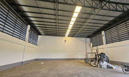 ให้เช่าโรงงาน / โกดัง - ให้เช่าโกดัง ซอยวัดบัวสุวรรณฯลาดหลุมแก้ว 200 ตารางวา 400 ตารางเมตร 4 ห้องนอน มีห้องน้ำในตัว