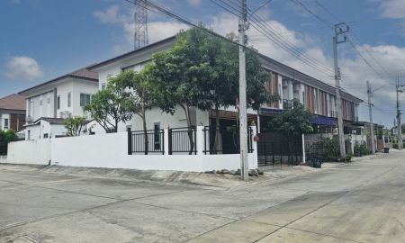 ขายทาวน์เฮาส์ - บ้านราชพฤกษ์ สุวรรณภูมิ ลาดกระบัง หลังมุม ต้นโครงการ ติดถนนเมน 2 ด้าน พร้อมอยู่ 31.70 ตร.ว. เฟส 3