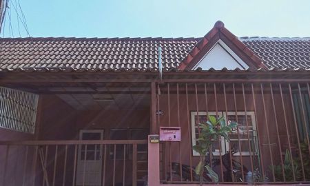 ขายทาวน์เฮาส์ - ขายบ้านชั้นเดียว หมู่บ้านเเสงเพชร1 ซอยอาร์เอส คลองหก คลองหลวง