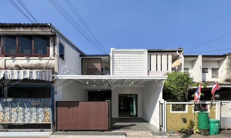 ขายทาวน์เฮาส์ - หมู่บ้านพงษ์เพชร แจ้งวัฒนะ 14 ปรับปรุงใหม่ ต่อเติมครบพร้อมอยู่ ใกล้เมืองทองธานี