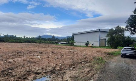 ขายที่ดิน - ขายที่ดินสวยหุบบอน ศรีราชา 3 ไร่ 39 ตร.ว. ยกแปลง 10 ล้านบาท