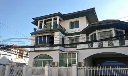 ให้เช่าบ้าน - ให้เช่า Home office 3 ชั้น หลังมุม กรุงเทพกรีฑา 15 ตรงข้ามสนามกอล์ฟ Unico ติด 7-11 renovate ใหม่ทั้งหลัง