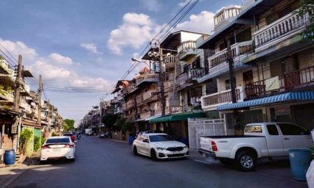 ขายอาคารพาณิชย์ / สำนักงาน - ขายอาคารพาณิชย์ ถนนร่มเกล้า ซอย 21 แขวงคลองสามประเวศ เขตลาดกระบัง กรุงเทพมหานคร