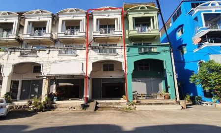 ขายอาคารพาณิชย์ / สำนักงาน - ขายอาคารพาณิชย์ หมู่บ้านรุ่งกิจวิลล่า 14 ซอยร่มเกล้า 38 เขตลาดกระบัง กรุงเทพมหานคร