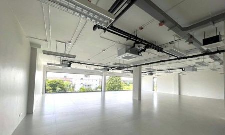 ให้เช่าอาคารพาณิชย์ / สำนักงาน - ให้เช่าสำนักงานสร้างใหม่ 4 ชั้น พื้นที่รวม 872.68 ตร.ม. แบ่งเช่าเป็นชั้นได้ มีลิฟต์ ระบบปรับอากาศ ที่จอดรถ