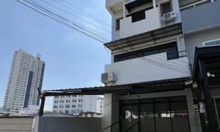 ให้เช่าทาวน์เฮาส์ - ให้เช่าทาวโฮม เข้า-ออกได้ หลายเส้นทาง ทั้งสุขุมวิท, บางนา-ตราด และศรีนครินทร์ หลังมุม 4 ชั้น ใกล้เซ็นทรัลบางนา