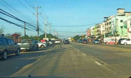 ขายอาคารพาณิชย์ / สำนักงาน - ขายอาคารพาณิชย์ ติดถนนหกเลน สาย 3122 (3304) ทำเลดี ย่านการค้า ใจกลางชุมชน (ติดเซเว่นด้วย) อยู่ที่ ต.บ้านโพธิ์ อ.บ้านโพธิ์ จ.ฉะเชิงเทรา