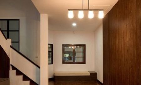 ให้เช่าทาวน์เฮาส์ - ทาวน์โฮม 4 ชั้น ต.ช้างเผือก รีโนเวทใหม่ บ้านใหม่ บิ้วท์อินสวย พื้นที่กว้างมาก อยู่สบาย เดินทางสะดวก