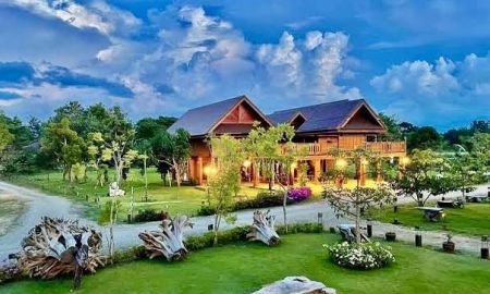 ขายบ้าน - ขายบ้านไม้สักหลังใหญ่และหลังเล็ก พร้อมโบกี้รถไฟ จ.แพร่ บนที่ดินกว่า8ไร่ ติดถนนเลียบคลองชลประทาน วิวภูเขา อนาคตใกล้สนามบินและรถไฟรางคู่