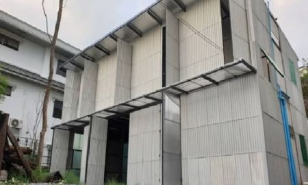 ให้เช่าโรงงาน / โกดัง - ให้เช่า โกดัง ขนาดเล็ก ซอยลาดพร้าว 35 เหมาะสำหรับเก็บสินค้า หรือ เป็น Studio มีแอร์ เดินทางสะดวก ราคา 28,000 บาท/เดือน