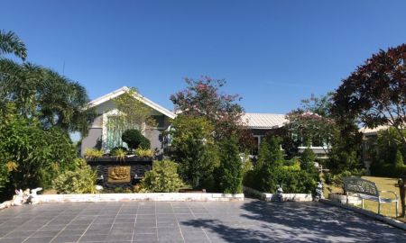 ขาย-ให้เช่าอพาร์ทเม้นท์ / โรงแรม - ขายและให้เช่า รีสอร์ทลดาวรรณ์ คอดเทจ ตกแต่งสไตส์ยุโรป คลองสาม ลำลูกกา มีบ้าน4 หลัง 5 ห้องนอน 5 ห้องน้ำ เนื้อที่ 333 ตรว เฟอร์และเครื่องใช้ไฟฟ้าครบ