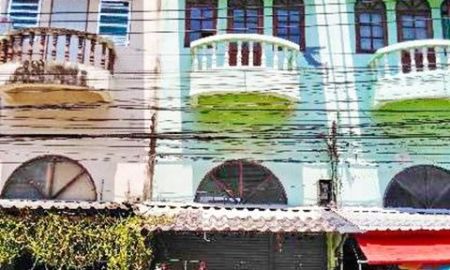 ให้เช่าทาวน์เฮาส์ - บิ๊กซี หนองจอก ให้เช่าทาวน์เฮ้าส์ 2 ชั้น ครึ่ง และดาดฟ้า 19ตรว. 150ตรม. เลียบวารี 2นอน 2น้ำ 2จอดรถ เดินทางสะดวก โรงพยาบาลมิตรสัมพันธ์