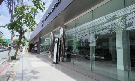 ให้เช่าอาคารพาณิชย์ / สำนักงาน - เช่า/ขาย โชว์รูมรถยนต์ พร้อมสำนักงาน บนถนนจอมทอง กทม