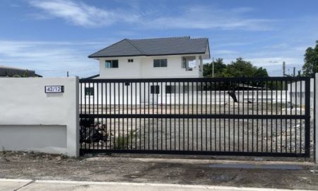 ขายที่ดิน - บ้านพร้อมที่ดินชลบุรี เนื้อที่ 567 ตารางวา บ้าน 2 ชั้น รีโนเวทใหม่พร้อมโกดังขนาดใหญ่