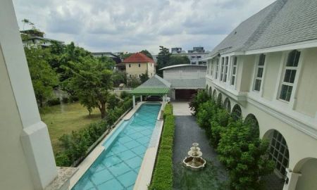 ให้เช่าบ้าน - ให้เช่าบ้านหรูลาดพร้าว 124 พร้อมสระว่ายน้ำ 256 ตรวา ราคาดีทำเลดี