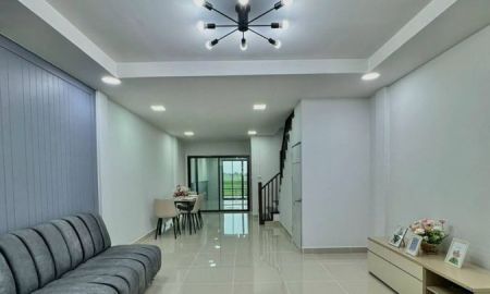 ขายทาวน์เฮาส์ - ขายทาวน์เฮาส์ 2 ชััน หมู่บ้านปิยวรารมย์ เฟส 3 ถนนบ้านกล้วย - ไทรน้อย เนื้อที่ 20 ตารางวา 3 ห้องนอน ตำบลทวีวัฒนา อำเภอไทรน้อย จังหวัดนนทบุรี