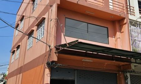 ขายอาคารพาณิชย์ / สำนักงาน - ขายบ้าน ตึกแถว 3 ชั้น ขนาด 20 ตรว. ซอยภัทรนิเวศน์ เทพารักษ์ ติดถนน หลังมุม