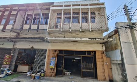 ขายอาคารพาณิชย์ / สำนักงาน - ขายอาคารพาณิชย์ 2.5 ชั้น 19 วา ย่านชุมชนเทศบาลกระทุ่มแบน ใกล้ตลาดกระทุ่มแบน ถนนเจริญสวัสดิ์ ตำบลตลาดกระทุ่มแบน อำเภอกระทุ่มแบน จังหวัดสมุทรสาคร