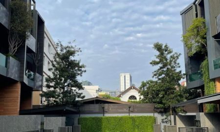 ให้เช่าทาวน์เฮาส์ - ให้เช่า / ขายทาวน์โฮมหรู 3.5 ชั้น The Eight ( จตุจักร-รัชดา ) สไตล์โมเดิร์น Privacy Residence