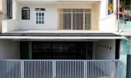 ให้เช่าทาวน์เฮาส์ - ให้เช่าทาวน์โฮม 2 ชั้น 16 ตร.วา. 130 ตร.ม. ม.นิด้า 3กม. แฮปปี้แลนด์ เดอะมอลล์ บางกะปิ 1.5กม. MRTแยกลำสาลี 2.1กม. เสนาวิลล่า 2นอน