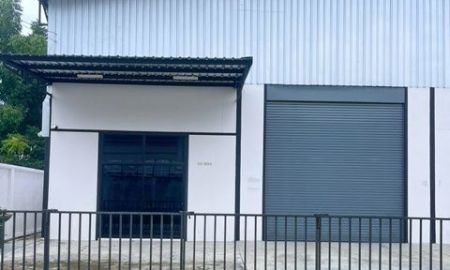 ให้เช่าโรงงาน / โกดัง - ใกล้ที่สุดโรบินสัน ศรีสมาน 900ม. ไทวัสดุ ศรีสมาน 2.2 กม. ให้เช่าโกดัง พร้อมออฟฟิศ 300ตร.ม. 70 ตร.วา. 1 นอน 1 ออฟฟิศ 3 น้ำ