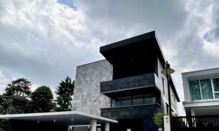 ขายบ้าน - ขายบ้านสร้างใหม่ มีสระว่ายน้ำส่วนตัว พร้อมลิฟท์ บนถนนรัชดาภิเษก ใกล้สี่แยกวงศ์สว่าง