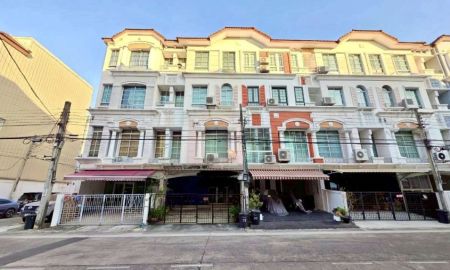 ขายทาวน์เฮาส์ - ขายด่วน!] ทาวน์โฮม 4 ชั้น 24.2 ตรว. หมู่บ้านกลางเมือง พระราม 9-ลาดพร้าว ทำเลทอง ติดเลียบด่วน! เหมาะทั้งอยู่อาศัยและทำออฟฟิศ