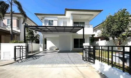 ให้เช่าบ้าน - ให้เช่า] หมู่บ้าน สราญสิริ รามอินทรา 2 / 3 ห้องนอน 3 ห้องน้ำ / 60 ตรว. 165 ตรม. **30,000**