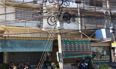 ขาย-ให้เช่าอาคารพาณิชย์ / สำนักงาน - ให้เช่าและขายตึกแถวติดถนนใหญ่ ไม่มีจอดรถ แยกอุดมสุข Rent and Sale Shop House main road closed BTS Yellow Line need to renovation Prawet Bangkok