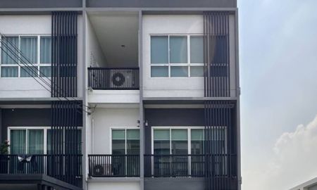 ขาย-ให้เช่าทาวน์เฮาส์ - ขายหรือเช่า ทาวน์โฮมหรู 3 ชั้น แต่งเป็นออฟฟิศสวย พร้อมห้องนอน มบ.สัมมากร อเวนิว รามอินทรา-วงแหวน 29 ตารางวา ติดถนนเลียบวงแหวนรามอินทรา บางเขน กทม.