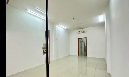 ให้เช่าอาคารพาณิชย์ / สำนักงาน - ปล่อยเช่าออฟฟิศ ราคาถูก ทำเลดี แหล่งชุมชน ใกล้ห้างแม็กแวลู่ ศรีราชา