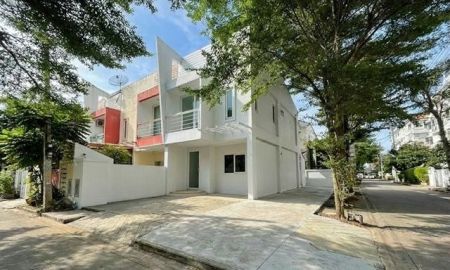 ให้เช่าทาวน์เฮาส์ - รถไฟฟ้า หลักหก ม.รังสิต 2.4 กม. เพิ่มแอร์ 2ตัว 3นอน 2น้ำ ติดถนน เทิดราชัน ให้เช่า ทาวน์โฮมหัวมุม 30ตรว. 152 ตร.ม. ด้านนอก 7-11 ดอนเมือง