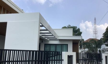 ขายบ้าน - ขายบ้านพูลวิลล่าพัทยาสร้างใหม่2ชั้นพร้อมอยู่ 4 ห้องนอน 5 ห้องน้ำ ซอยชัยฤกษ์1 ใกล้ทะเลจอมเทียนเพียง 1.5 กม. มีเพียง3หลังเท่านั้น