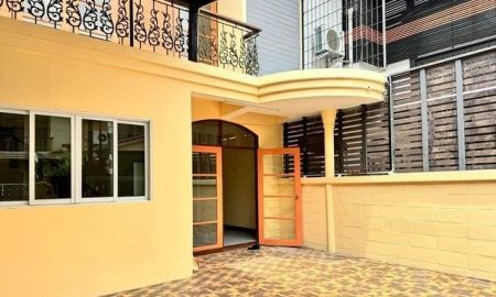 ให้เช่าบ้าน - ให้เช่าบ้านเดี่ยวถนนประชานิเวศน์ 1 ใกล้ถนนวิภาวดีรังสิตและทางด่วนพิเศษ ม. สินพัฒนาธานี ติดตลาดบองมาร์เช่