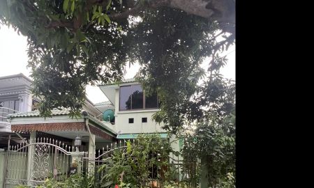 ขายบ้าน - ขาย บ้านแฝด หมู่บ้านพรพิมาน (ติดถนนกาญจนาภิเษก) 47 ตร.ว. 2 ชั้น 4 นอน 2 น้ำ จอดรถได้ 1 คัน ถนนหน้าบ้านกว้าง เข้าออกได้สองทาง