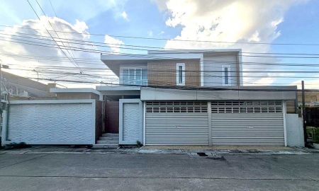 ขายบ้าน - โครงการรัชดานิเวศน์ ถนนรัชดาภิเษก บ้านเดี่ยว 2 ชั้น สร้างเองสไตล์โมเดริน์ พร้อมสระว่ายน้ำส่วนตัว อยู่ใจกลางเมือง ใกล้ทุกอย่างครบจบ ในหลังเดียว