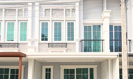 ขายทาวน์เฮาส์ - โกลเด้น ทาวน์ 3 บางนา-สวนหลวง ทาวน์โฮมติดถนนใหญ่ ใกล้ MRT สถานีศรีอุดม