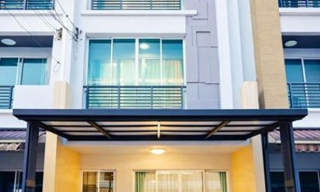 ให้เช่าทาวน์เฮาส์ - ARL ลาดกระบัง 2.9กม.ให้เช่าทาวน์เฮาส์ ถ.ลาดกระบัง1-5 อ่อนนุช91 สุขาภิบาล2 สุขุมวิท77 วงแหวน 3นอน บ้านกลางเมือง 3 น้ำ