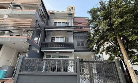 ให้เช่าทาวน์เฮาส์ - โฮมออฟฟิศ Casa Pac fica Bangkok 5 ห้องนอน 4 ห้องน้ำ 400 ตารางเมตร เพียง100เมตรถึงBTS พระโขนง