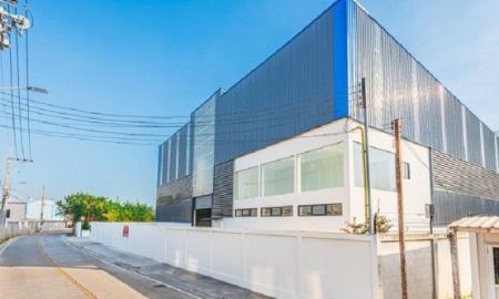 ให้เช่าโรงงาน / โกดัง - ให้เช่าโกดัง โรงงาน พร้อมสำนักงาน ห้องพักคนงาน 11 ห้อง / พื้นที่ใช้สอยรวมกว่า 2,600 ตารางเมตร / ทำเล ถนนชัยพฤกษ์ / ซอยบางพลับ / รถเทรลเลอร์ เข้าออกได้