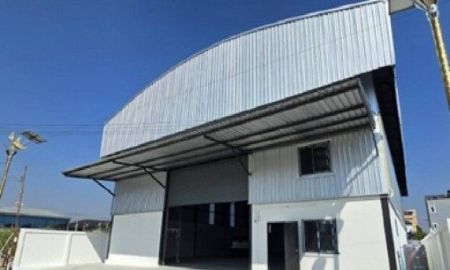 ให้เช่าโรงงาน / โกดัง - ให้เช่าโกดัง พร้อมสำนักงาน พื้นที่ 520 ตารางเมตร ซอยลาดกระบัง 14/1 โกดังสร้างใหม่ / เหมาะเก็บสินค้า ศูนย์กระจายสินค้า รถเทรลเลอร์เข้าได้ จอดลงของได้