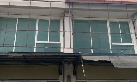 ขาย-ให้เช่าอาคารพาณิชย์ / สำนักงาน - ขาย/เช่า อาคารพาณิชย์ 4 ชั้น 2 คูหา 30 ตรว. ปากซอยเคหะร่มเกล้า 70 เขตสะพานสูง กรุงเทพ