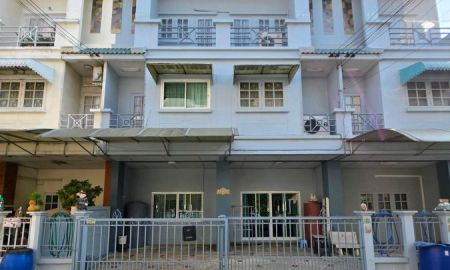 ขายทาวน์เฮาส์ - ขายบ้านทาวน์โฮมหลังคู่ 3 ชั้น ทำเลทองติด CDC ตรงข้าม Central Eastville เฟอร์ครบ พร้อมอยู่