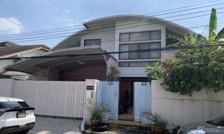 ขาย-ให้เช่าบ้าน - ขายและให้เช่า บ้านเดี่ยว ในหมู่บ้านสินพัฒนาธานี ซอย 3 ใกล้ตลาดบองมาเช่ 100 ตรว พื้นที่ใช้สอย 282 ตรม บ้านเพดานสูง พร้อมอยู่